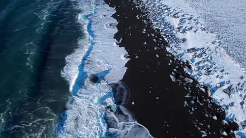 Paisaje acuático: vitalidad de la energía azul y el agua cristalina del océano