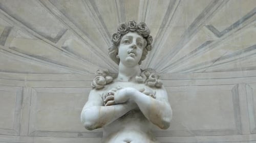 Nahaufnahme einer Frauenstatue