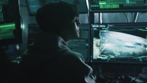 Jovem hackeando lançamento de bomba nuclear