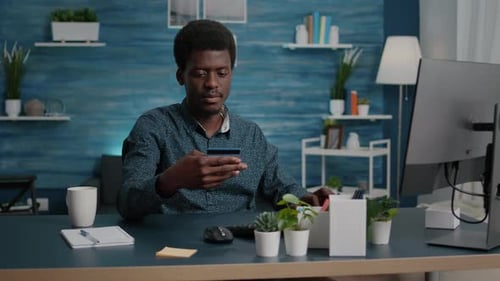 Online e Commerce Consumer Buying Good with Credit Card