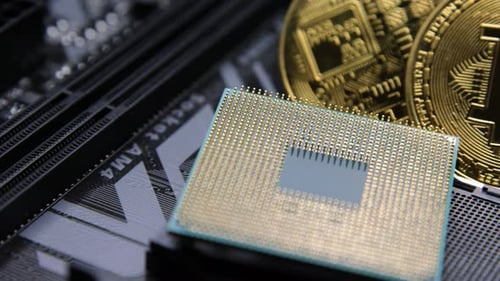 Puce
d'ordinateur CPU. Processeur sur prise sur la carte mère. Technologies, électronique nanomètres