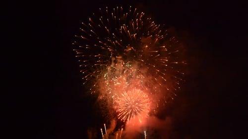 Magnifique feu d'artifice étincelant