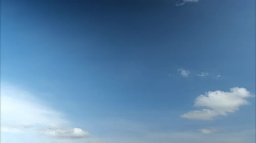 Lapso de tempo no céu de 4K, fundo bonito, lapso de tempo do céu de arranha-céus.