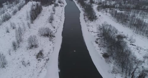 Winterliche Flusslandschaft