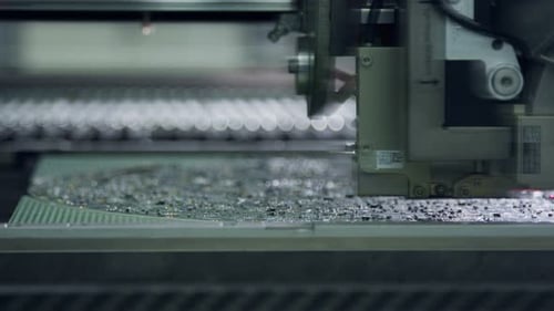 Technologie de montage en surface La machine SMT place les composants sur une carte de circuit imprimé