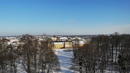 Parc et palais de Koszecin en Pologne.