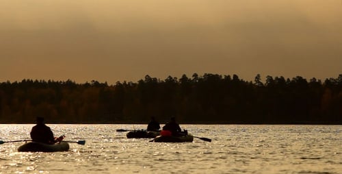 Ruderfischer auf dem See