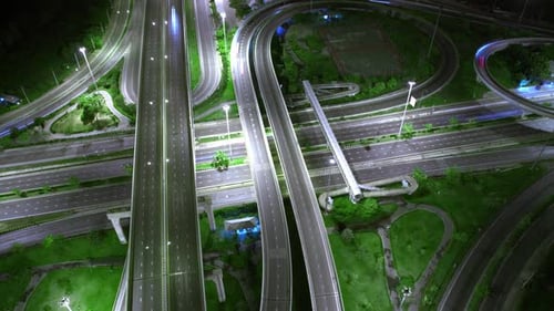 4K : Vue aérienne par Drone Hyper lapse de la jonction routière avec des voitures en mouvement.