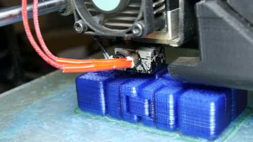 Moderner 3D-Drucker in der Fabrik