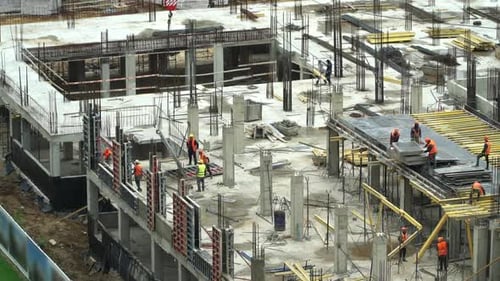 Baustelle monolithischer Gebäude im Zeitraffer
