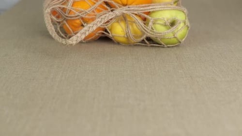 Bolsa de malla con frutas