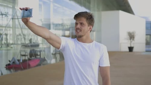 Young Adult Videoblogging with Smartphone in Urban Setting