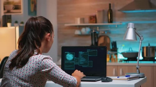 Hacker finissant avec succès le système de l'entreprise