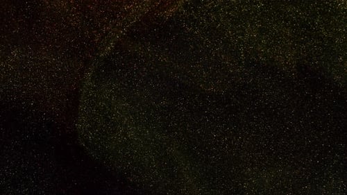 Belles particules dorées scintillantes avec reflet de lentille sur fond noir au Ralenti