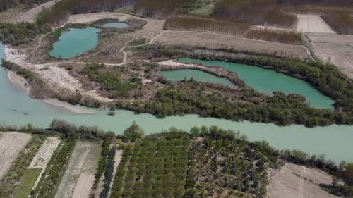 Kleiner Teichfluss der kleinen Insel