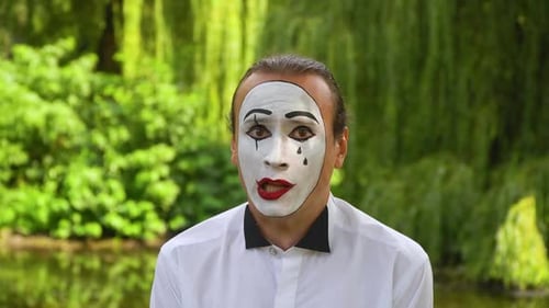 Pantomime im Park zeigt Pantomime, Gefühl der Angst