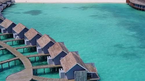 Luftaufnahme Panorama der Insel-Strandreise durch Meer- und Sandhintergrund