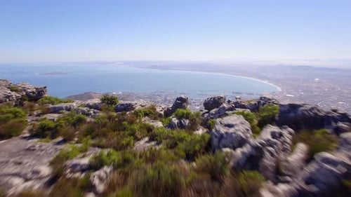 Vista aérea Zumbido Ciudad del Cabo desde la cima de Table Mountain, Sudáfrica.