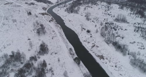 Winterliche Fluss-Landschaft