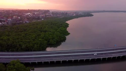 2.7K Bali Highway Miracle Coucher de soleil Océan Vue aérienne