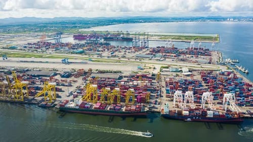 cargo porte-conteneurs dans les activités d'exportation et d'importation et de logistique de marchandises internationales
