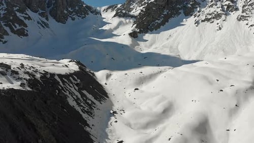 Vue aérienne sur la montagne. Vallée de Juta
