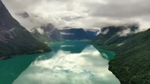 Schöne Natur Norwegen Naturlandschaft Lovatnet Lake.