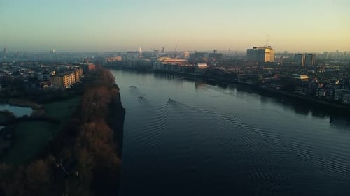 Rivière Tamise Drone Aérien Lever de Soleil Coucher de Soleil Londres Rameurs Aviron