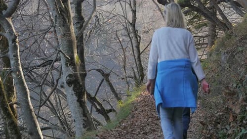 Walking on hiking trails at Plitvice Park
