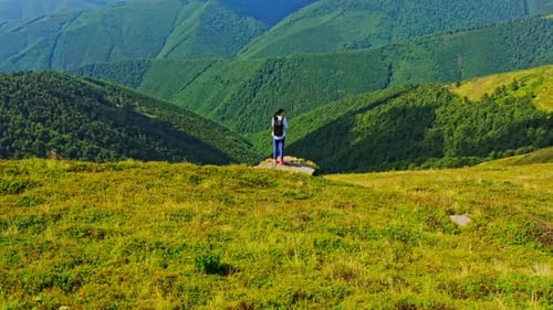 Visão traseira: mulher, estilo de vida ativo