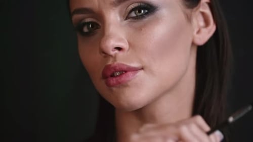 Finishing Great Makeup
