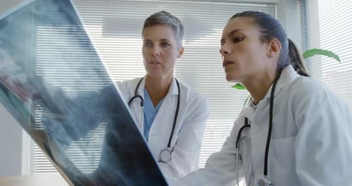 Medical professionals at work 4k