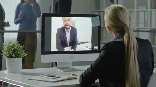 Freundliches Online-Gespräch zwischen Kollegen