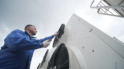 Testing with an anemometer of an axial fan of the condensing unit