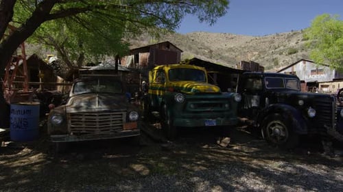 Coches y camiones abandonados