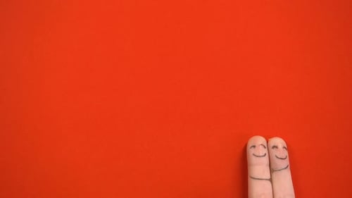 Weinendes Fingergesicht, Blick auf verliebtes Paar, Ansicht von oben, Dreiecksbeziehung, Verrat