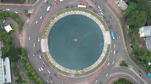 Vista aérea de la estatua del monumento a Selamat Datang o monumento de bienvenida de Yakarta, Indonesia
