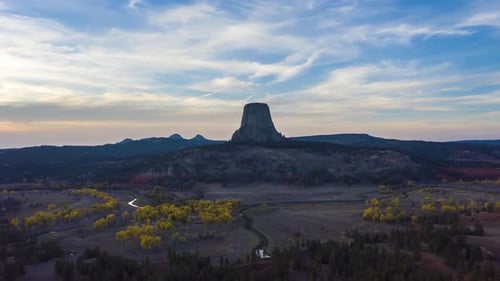 Devils Tower Butte bei Sonnenuntergang