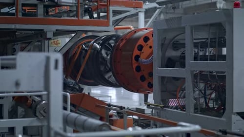Arbeitsprozess des Reifenherstellungsmechanismus in der industriellen Automobilwerkstatt