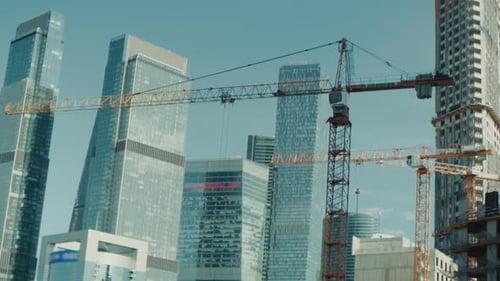Turmkran auf der Baustelle