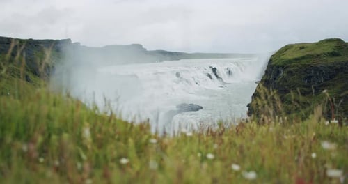 Potente cascada de Gullfoss