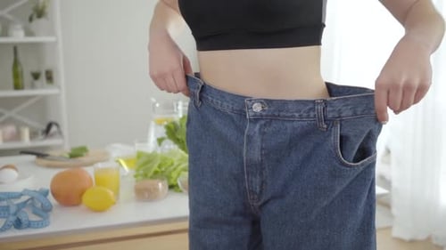 Woman Shows off Weight Loss in Jeans