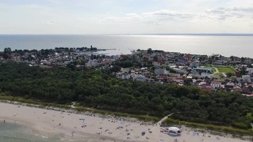 Vue aérienne de Jastarnia sur la péninsule de Hel sur la mer Baltique en Pologne, Europe