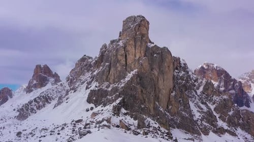 Montagne Ra Gusela près du col de Giau en hiver