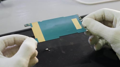 BGA Chip Soldering on the Soldering Station. Removal of Temperature From the Chip Thermocouple