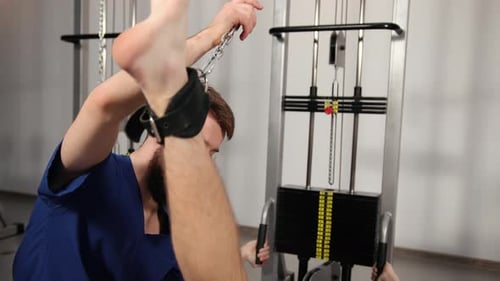 Athlet Männlicher Patient in der Klinik Sport Physiotherapie Konzept