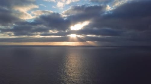 Fond de nuages aériens couchant