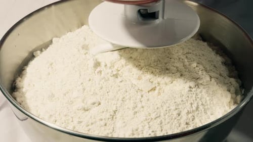 Teig in einem Mixer zubereiten