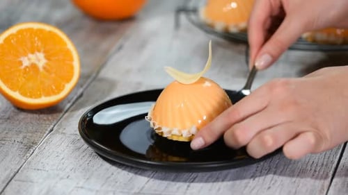 Pastel francés con glaseado de espejo, pastel de mousse francés con glaseado brillante