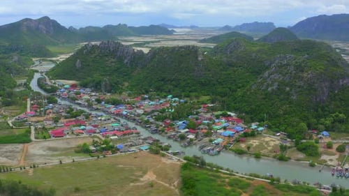Vila de pescadores de Bang Pu no Parque Nacional Sam Roi Yot Prachuap Khiri Khan Tailândia